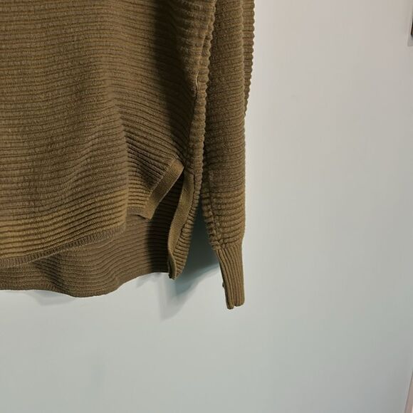 Daily Practice Cozy Two Tone Sweater - Picture 3 of 8
